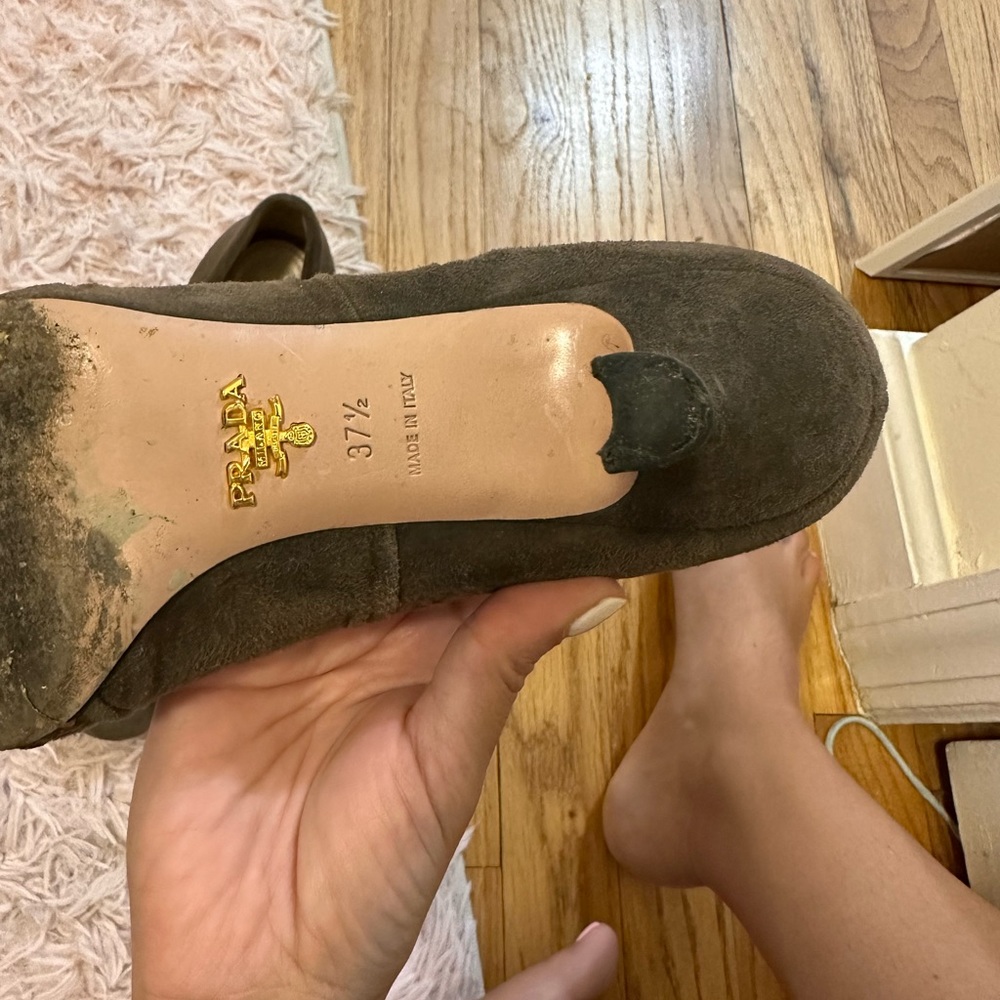 Absolutely gorgeous Prada Velvet shoes - Picture 3 of 3